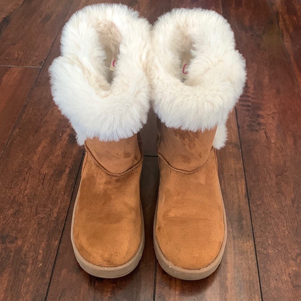 Girls UGG-LIKE boots (not Uggs)
